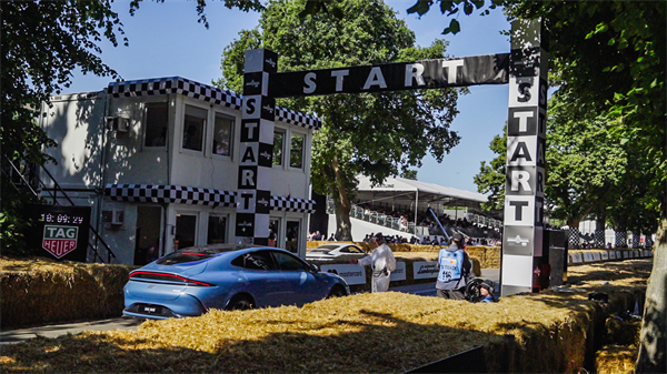 智己双车英国上市！IM5、IM6闪耀古德伍德速度节