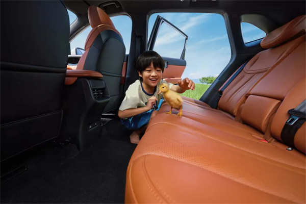 置换补贴价8.98万元起!五菱星光S 2025款正式上市,以「大快好省」打造全场景家庭出行体验!