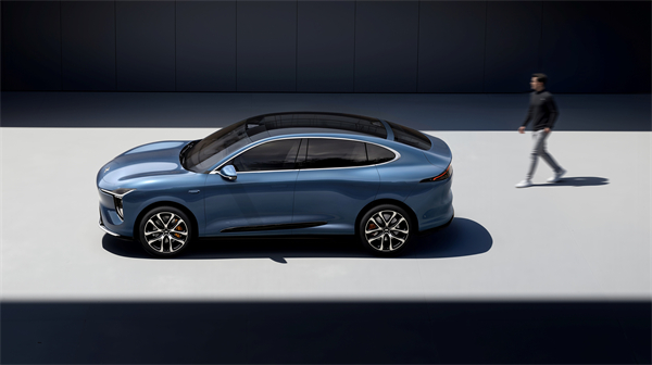 新一代智己LS6预售惊爆价20.99万起 首搭划时代“恒星”超级增程，撼动大五座SUV市场格局