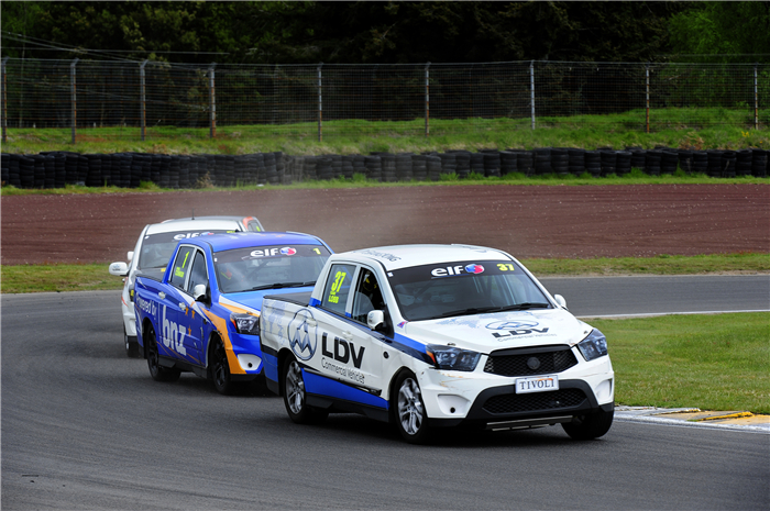 新西兰皮卡拉力赛赛季首战 KY开元大通赞助赛车手Caine Lobb加冕冠军