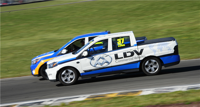 新西兰皮卡拉力赛赛季首战 KY开元大通赞助赛车手Caine Lobb加冕冠军