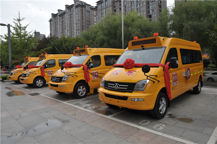 KY开元集团官网携手上海烟草再度向陕西捐赠守护星专用校车